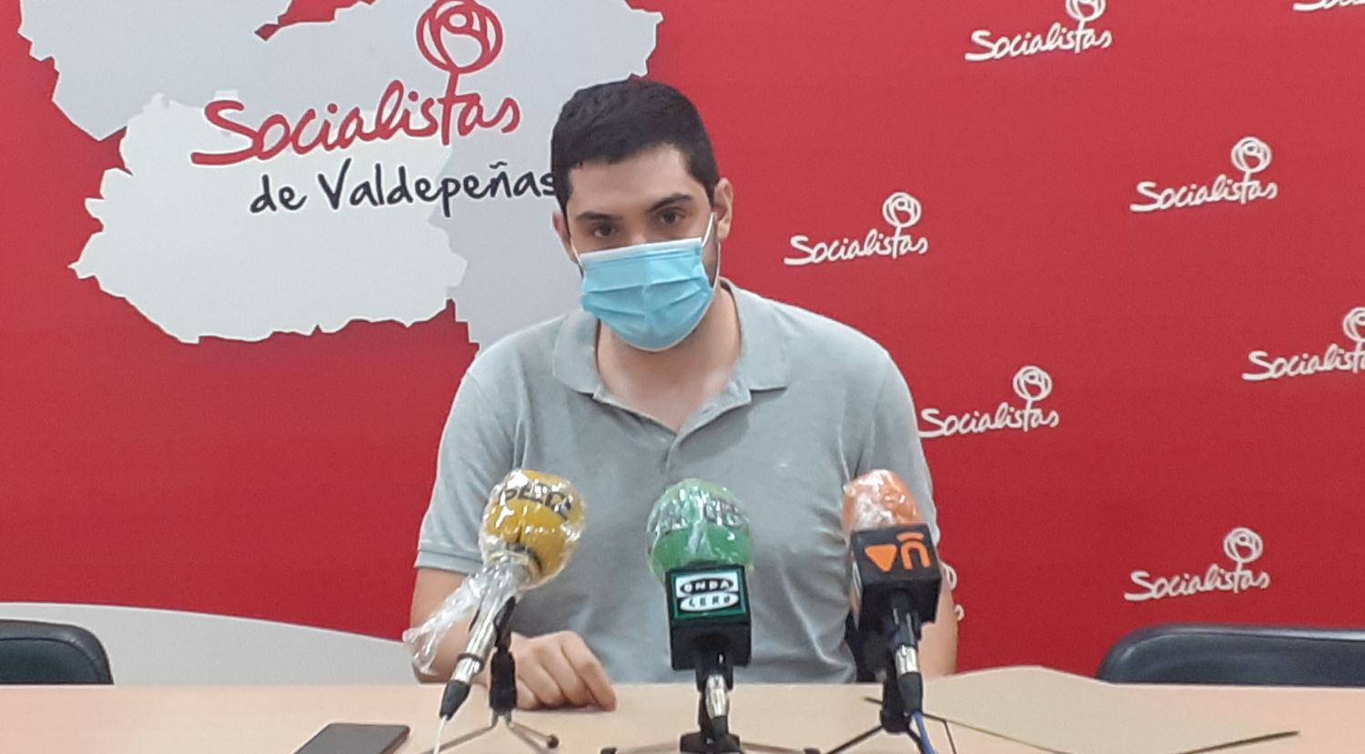 Sánchez critica que Benítez de Lugo utilice su cargo de concejal en